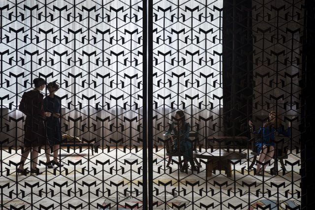 Jasmina Cibic: fotografija iz rada ”Tear Down and Rebuild”, fotografija Ivan Petrović, 2015